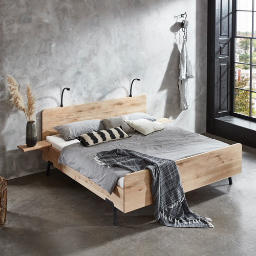Slaapkamer impressie met een bed uit een beddenspeciaalzaak